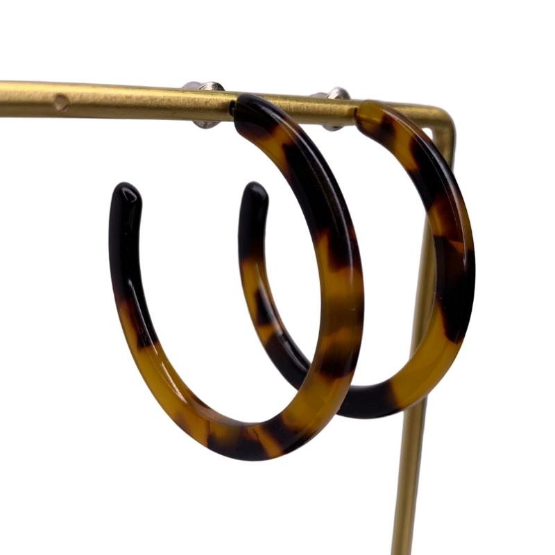 tortoise-hoop-earrings-close-up