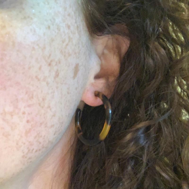 tortoise-hoop-earrings-on-model-close-up